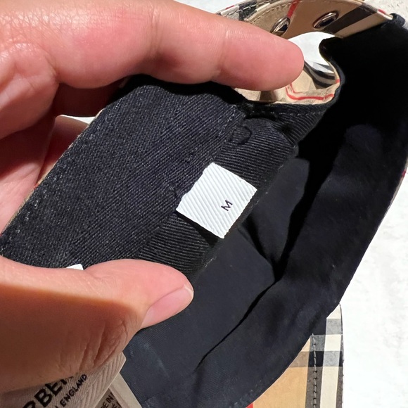 Burberry hat medium pre-loved - Picture 9 of 14